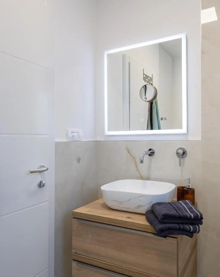 Apartment Summer Breeze Okrug Gornji Trogir