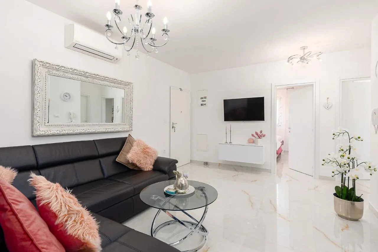 Apartment Summer Breeze Okrug Gornji Trogir Croatia