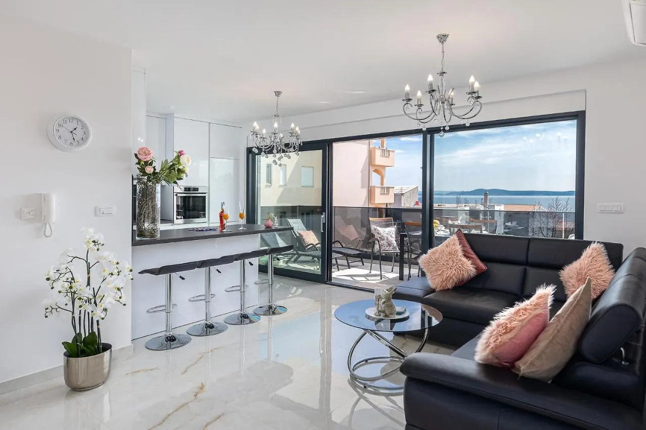 Apartment Summer Breeze Okrug Gornji Trogir