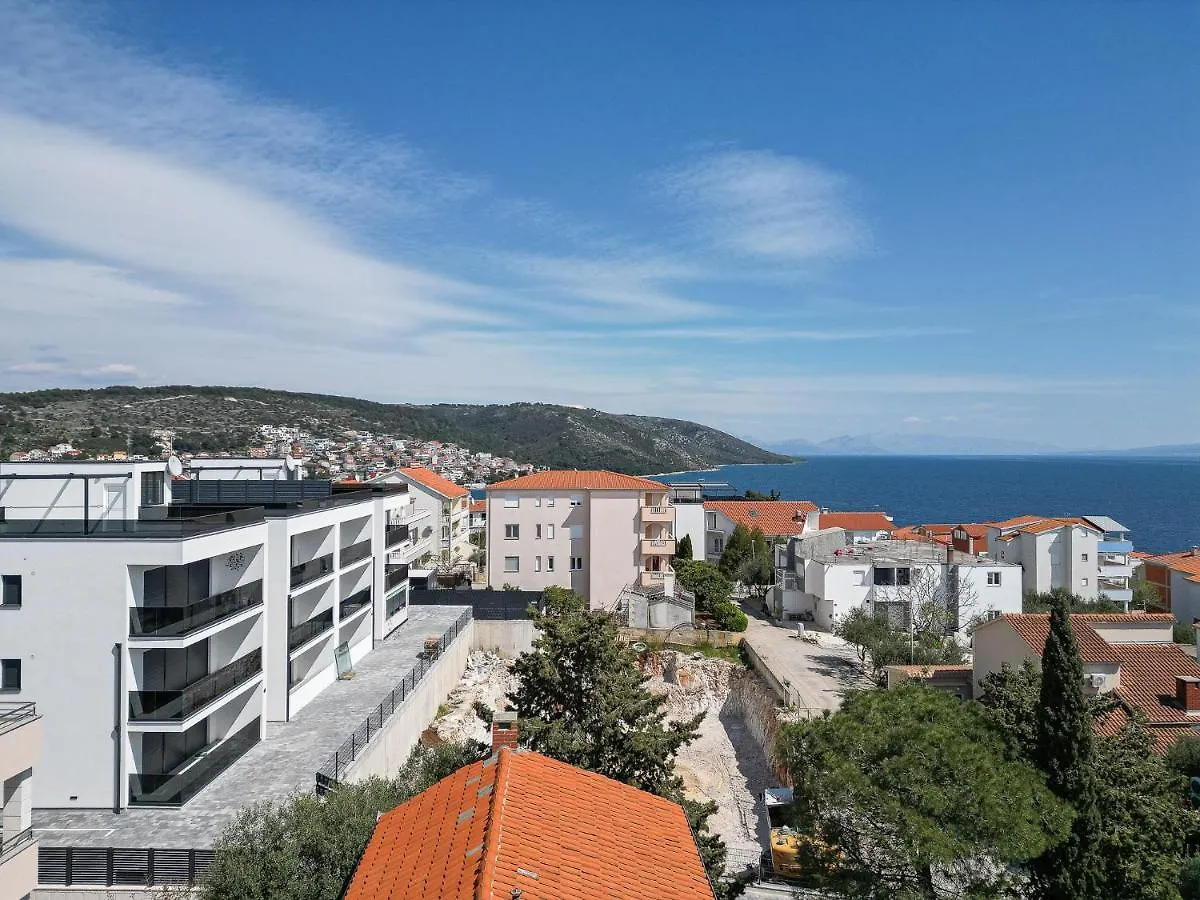 Apartment Summer Breeze Okrug Gornji トロギール