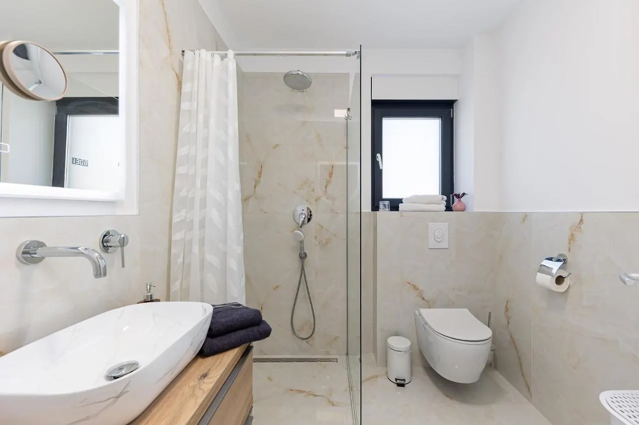 Apartment Summer Breeze Okrug Gornji トロギール
